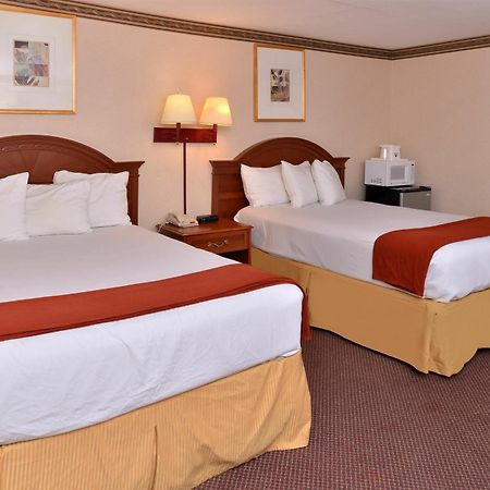 Americas Best Value Inn & Suites Wolcott Екстериор снимка