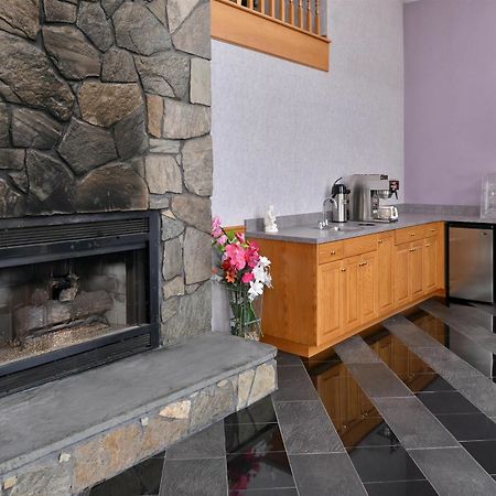 Americas Best Value Inn & Suites Wolcott Екстериор снимка