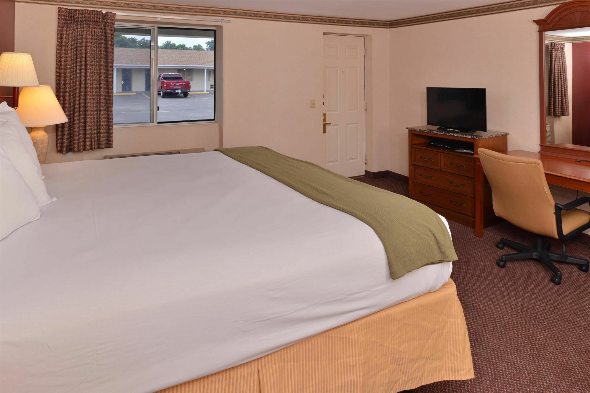 Americas Best Value Inn & Suites Wolcott Екстериор снимка