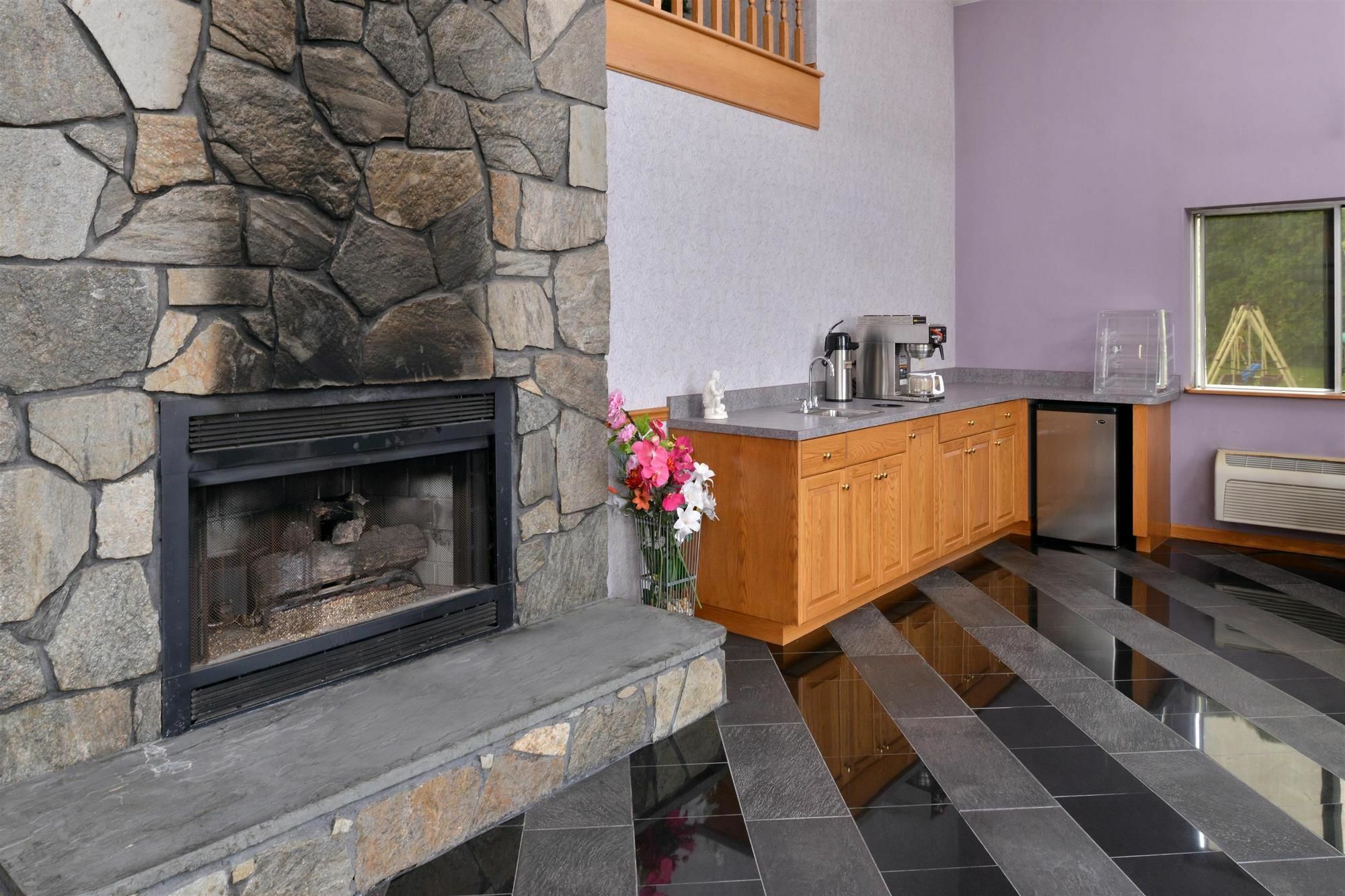 Americas Best Value Inn & Suites Wolcott Екстериор снимка